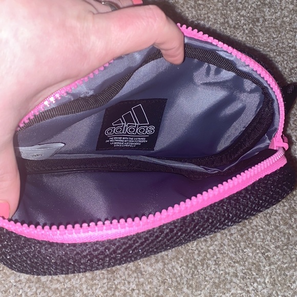 Adidas Women’s Adjustable Fanny Pack - Picture 3 of 4